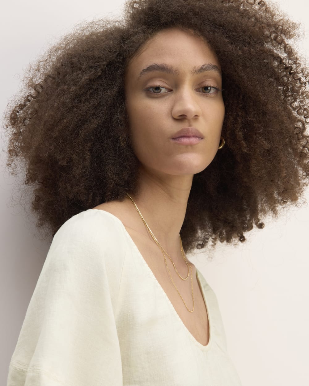 The Scoop Top in Linen in Bone — detail view