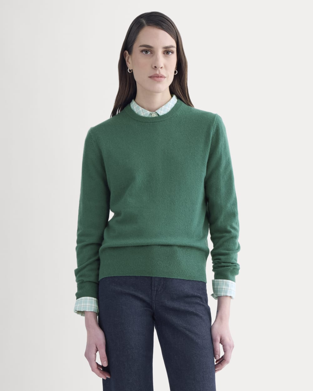 Cashmere Slim Crew Sweater in Hunter Green — detail view