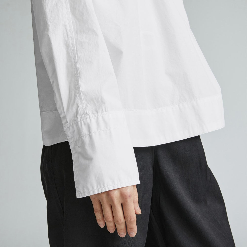 The Poplin Breeze Shirt in White — detail view