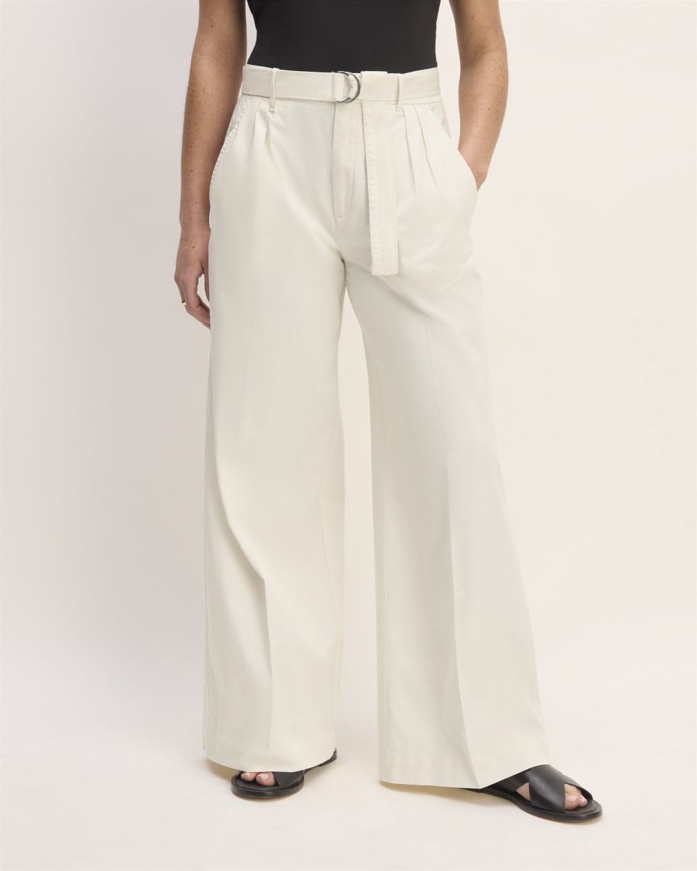 The Pleated Wide-Leg Chino in Bone — detail view