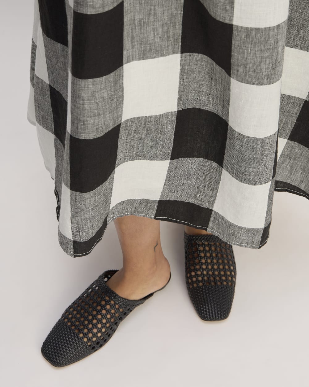 The Linen Oversized Puff-Sleeve Dress in Bone / Black Check — detail view