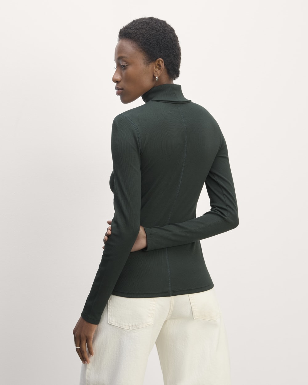 The Luxe Rib Turtleneck in Scarab — detail view