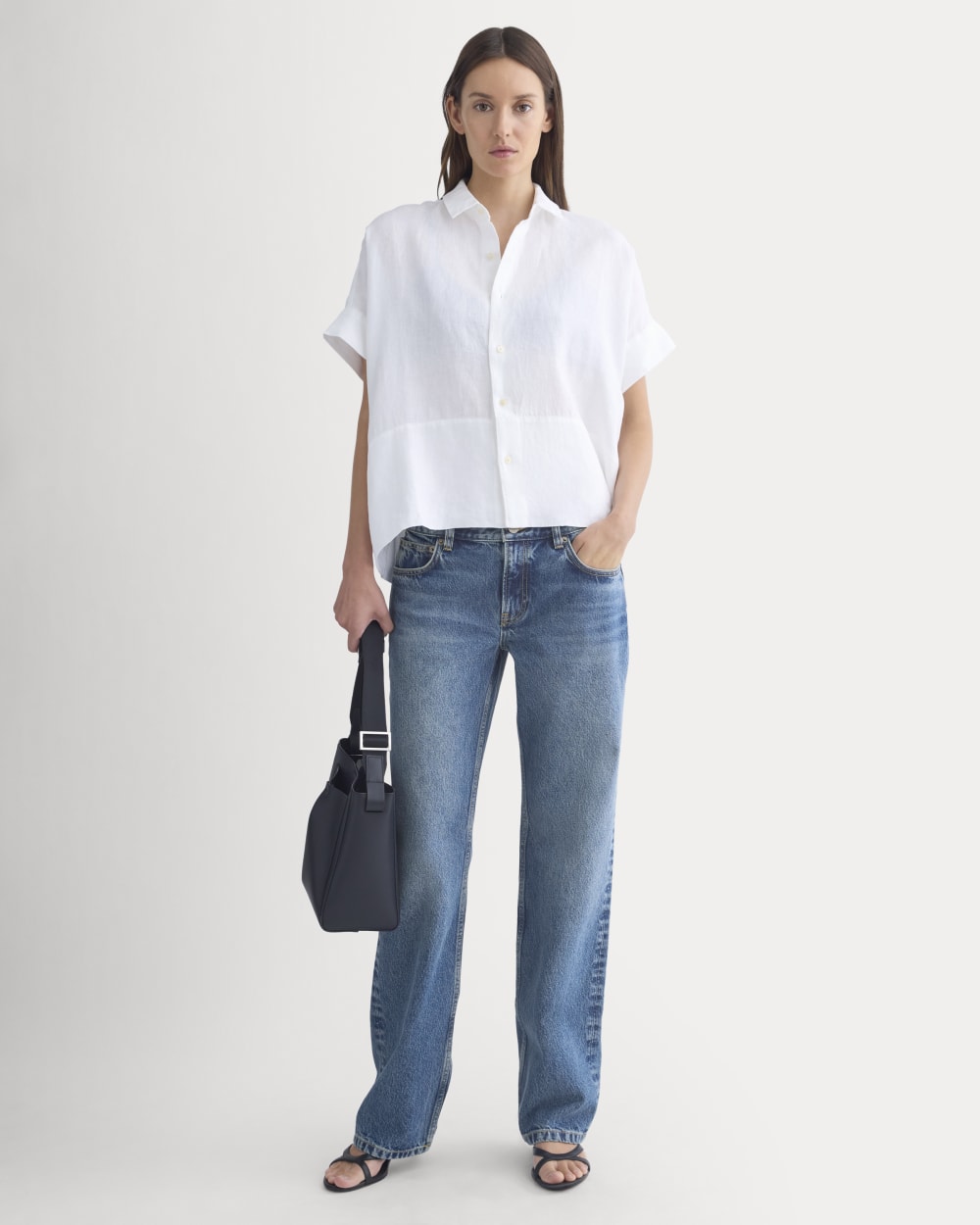 The Boxy Shirt in Linen in White — detail view