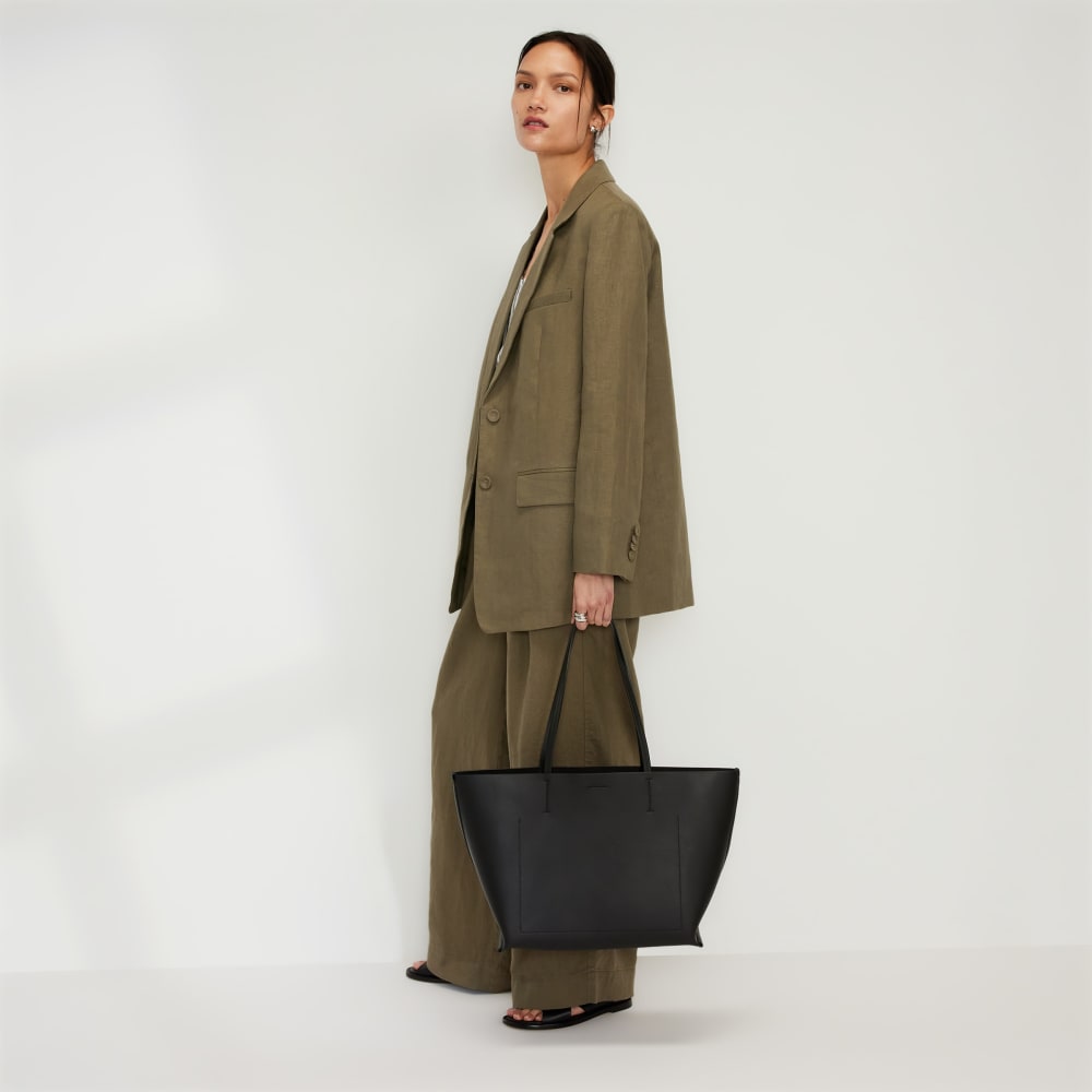 The Oversized Blazer in Linen in Kalamata — detail view