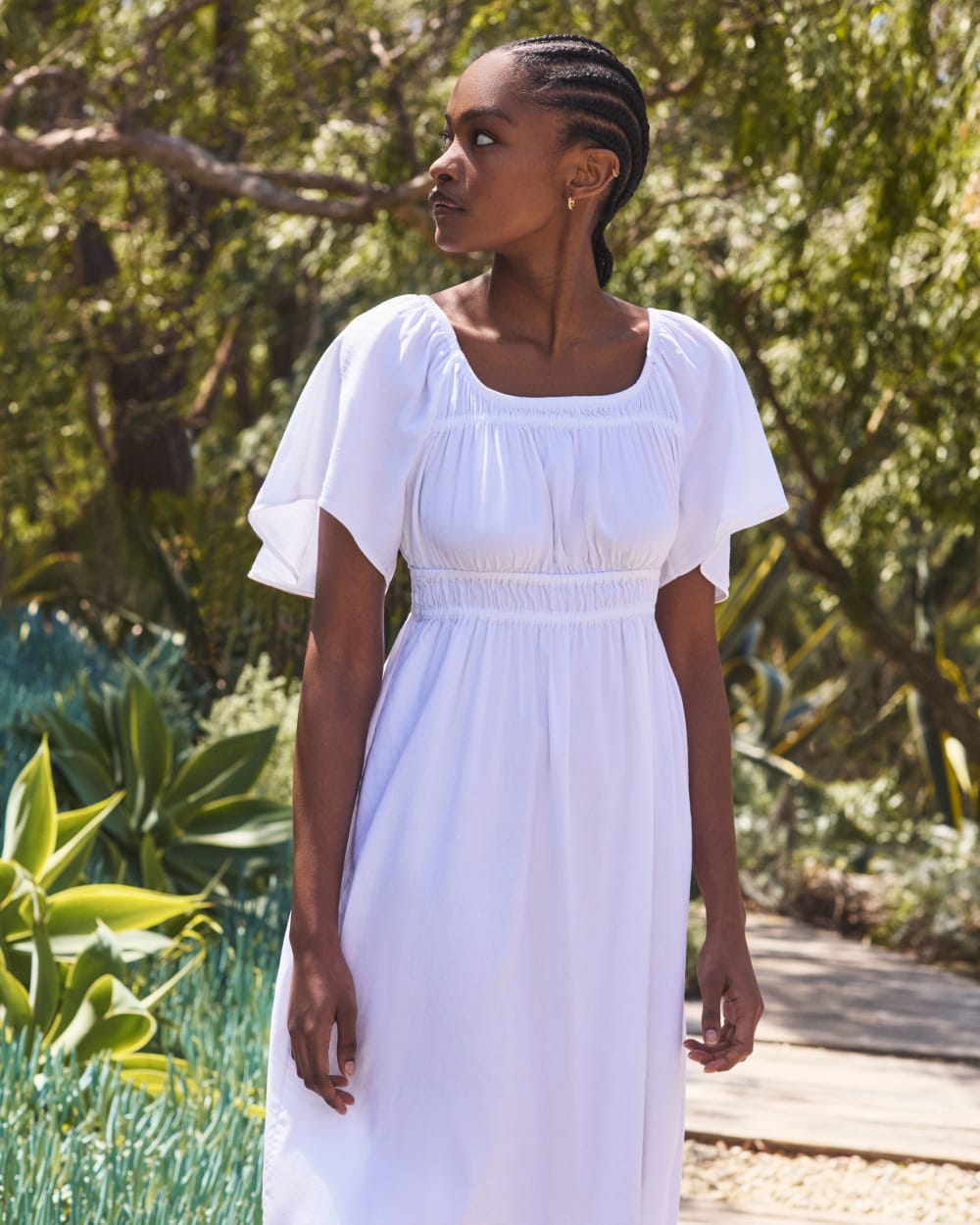 The Flutter-Sleeve Dress in Stretch Linen in White — alternate view