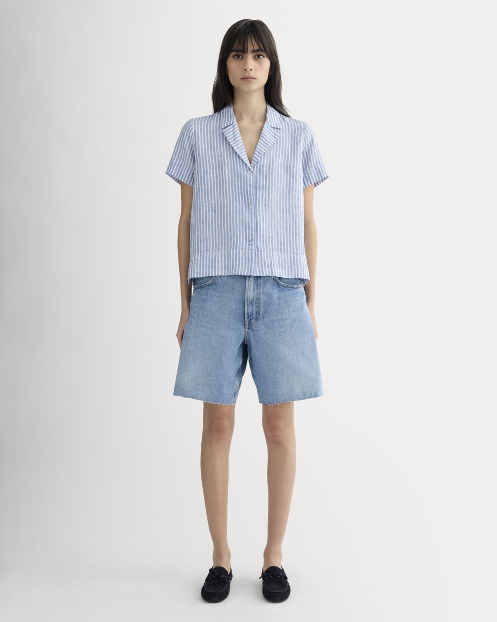 The Notch Shirt in Linen in Bluebell / Bone — detail view