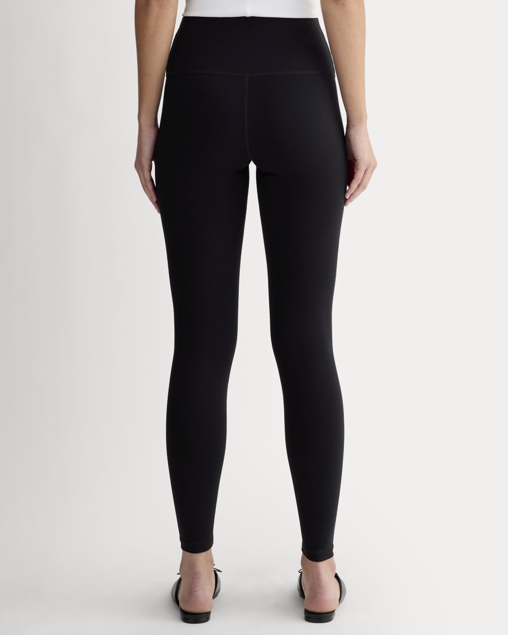 The Perform 24/7 Legging in Black — detail view