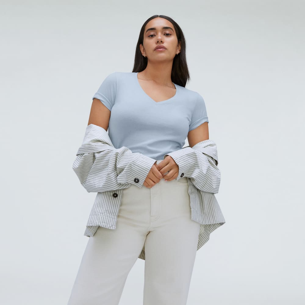 The Organic Cotton V-Neck in Mist — detail view