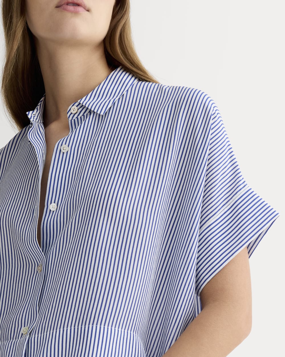The Boxy Shirt in Washable Silk in Blue / White — detail view