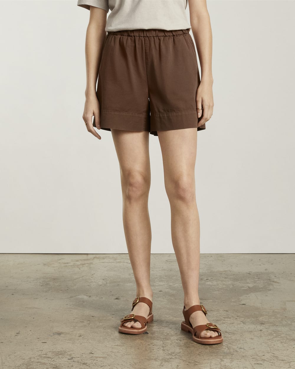 The Easy Short in Espresso — detail view