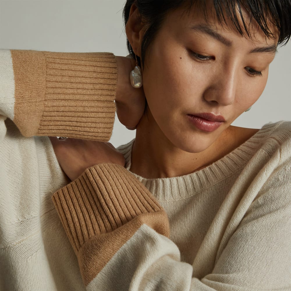 The Cashmere Boxy Crew in Bone / Light Camel — detail view
