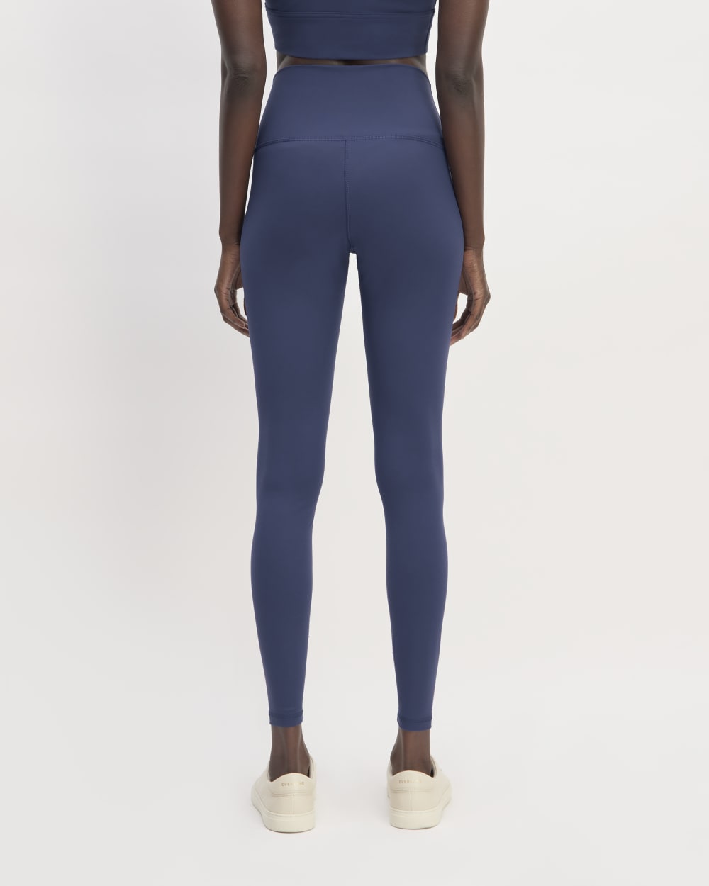 The Perform 24/7 Legging in Ocean Blue — detail view