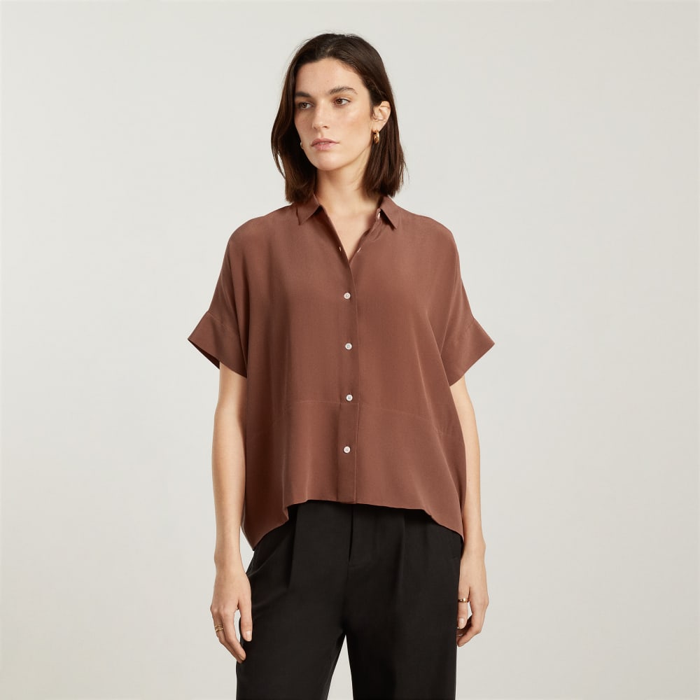 The Boxy Shirt in Washable Silk in Cinnamon — detail view