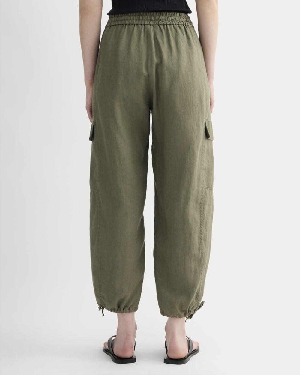 The Cargo Curve Pant in Linen in Kalamata — detail view
