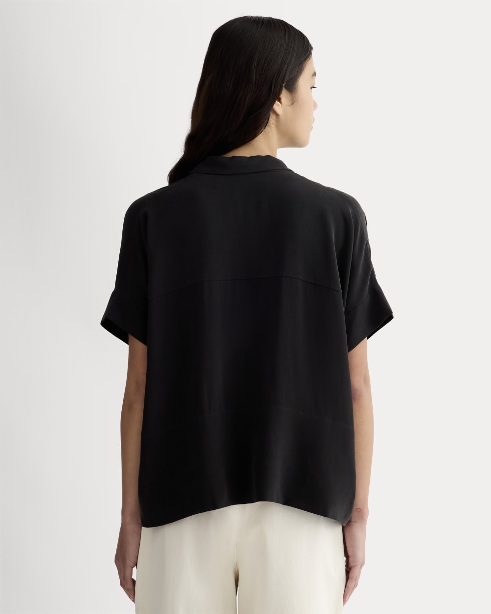The Boxy Shirt in Washable Silk in Black — detail view