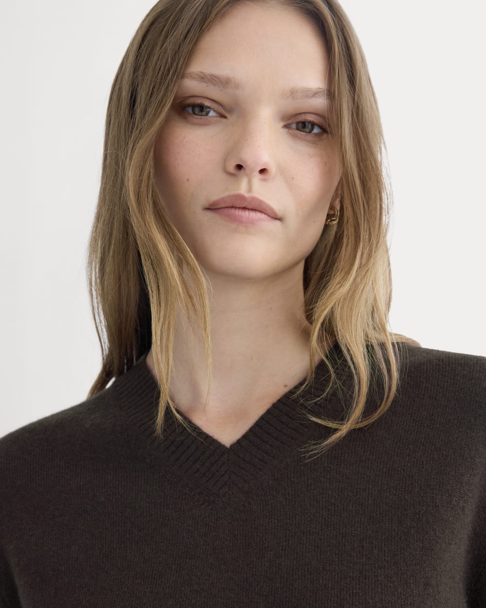 Cashmere Cropped High-V Sweater in Dark Chocolate — detail view