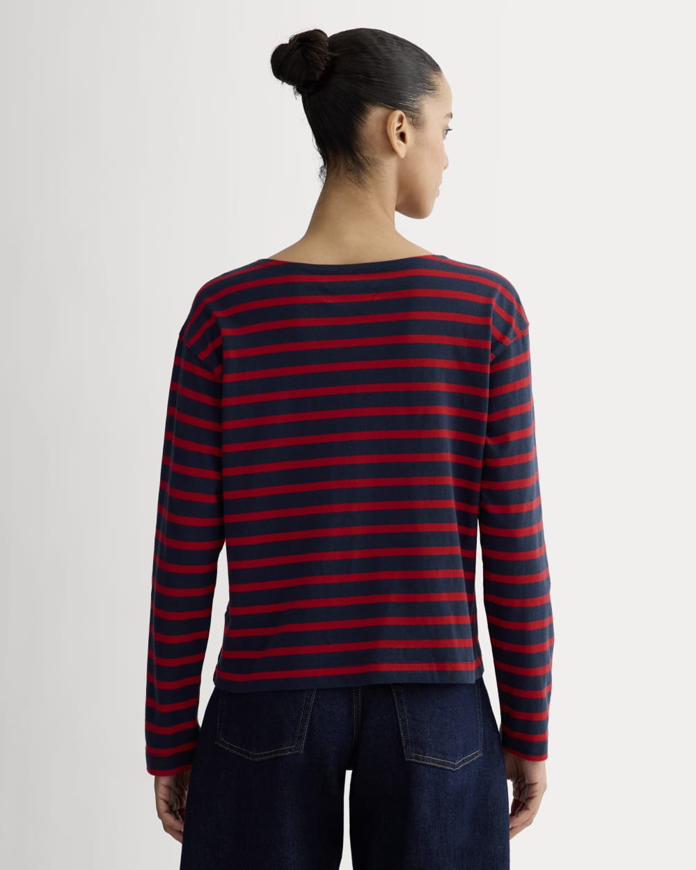 The Mariner Tee in Navy / Classic Red — detail view