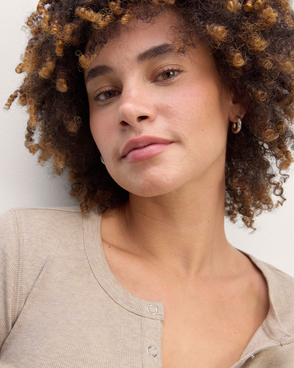 The Luxe Rib Henley in Heathered Tan — detail view