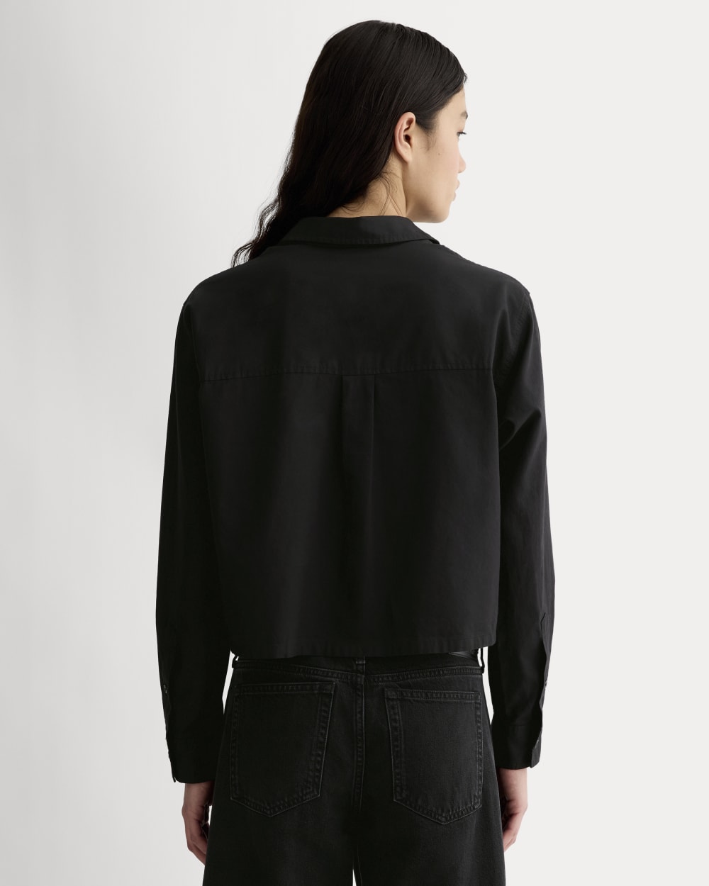 The Way-Short Shirt in Silky Cotton in Black — detail view