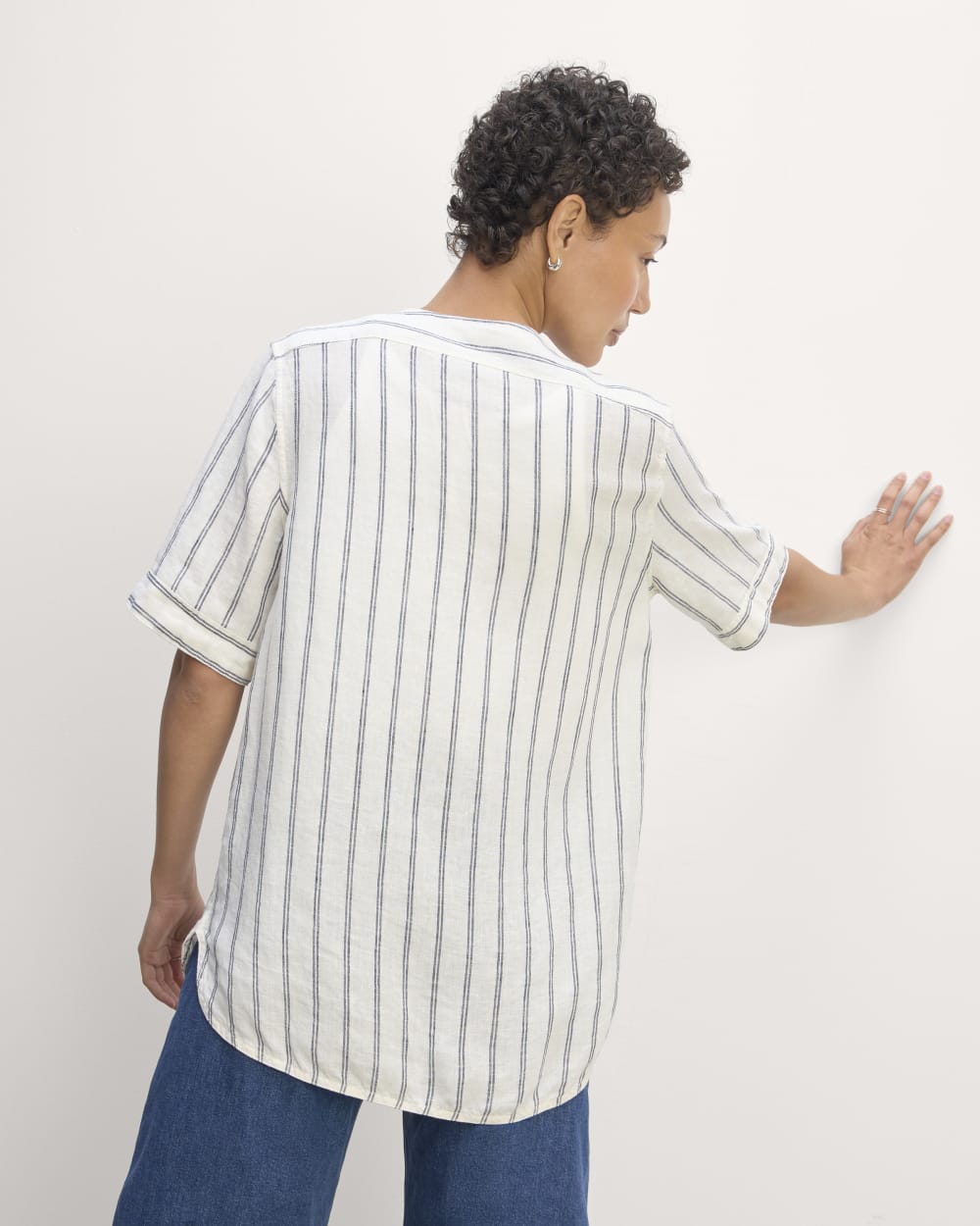The Bib Shirt in Linen in Bone/Navy — detail view