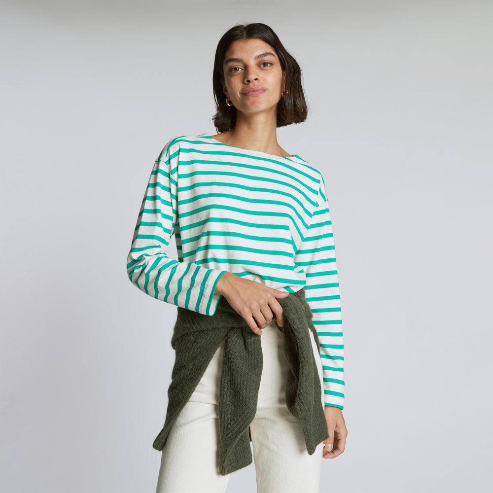 The Mariner Tee in Bright Jade / Canvas Tan — detail view