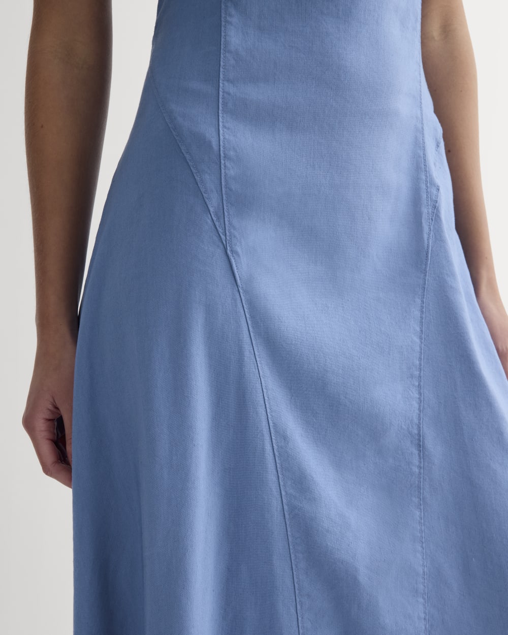 The Seamed Dress in Stretch Linen in Bluebell — detail view