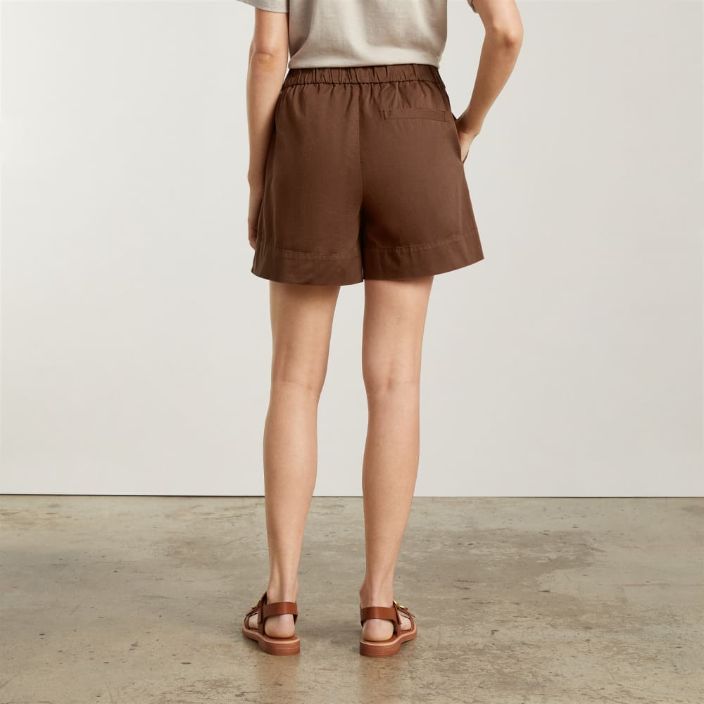 The Easy Short in Espresso — detail view
