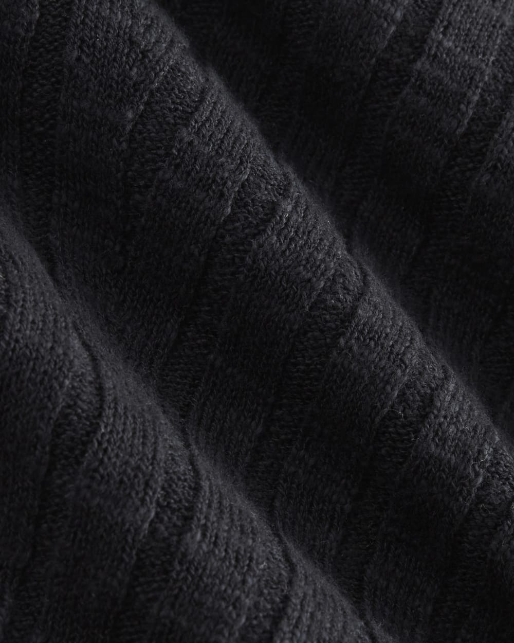 The Oversized Tee in Cotton Linen in Black — detail view