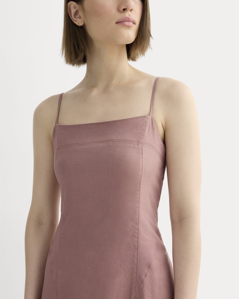 The Seamed Dress in Stretch Linen in Rose Dusk — detail view