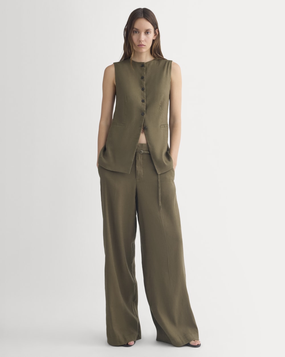 Long Vest in Stretch Linen in Beech — detail view