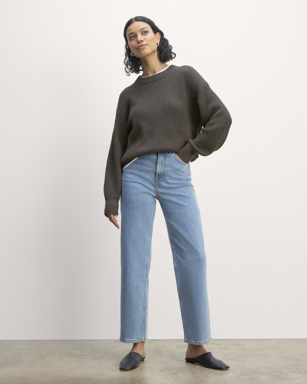 The Cocoon Crew in Everyday Cotton in Heathered Charcoal — detail view