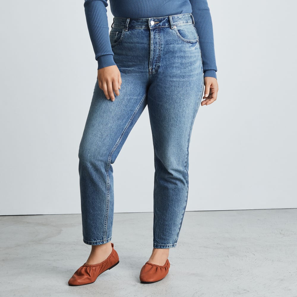 The '90s Cheeky Hourglass Jean in Vintage Mid Blue — detail view