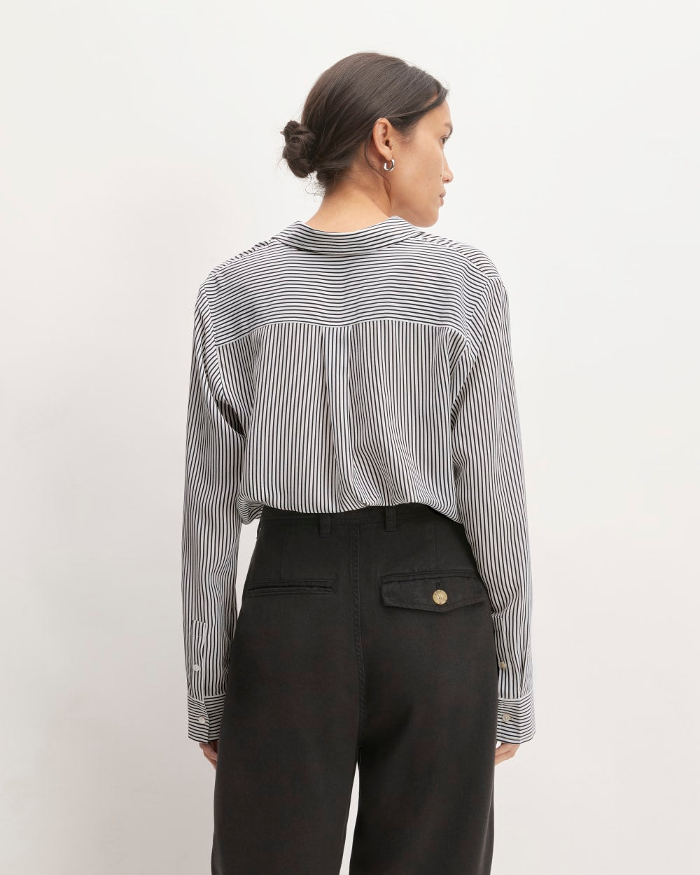 The Must-Have Shirt in Washable Silk in Black / White — detail view