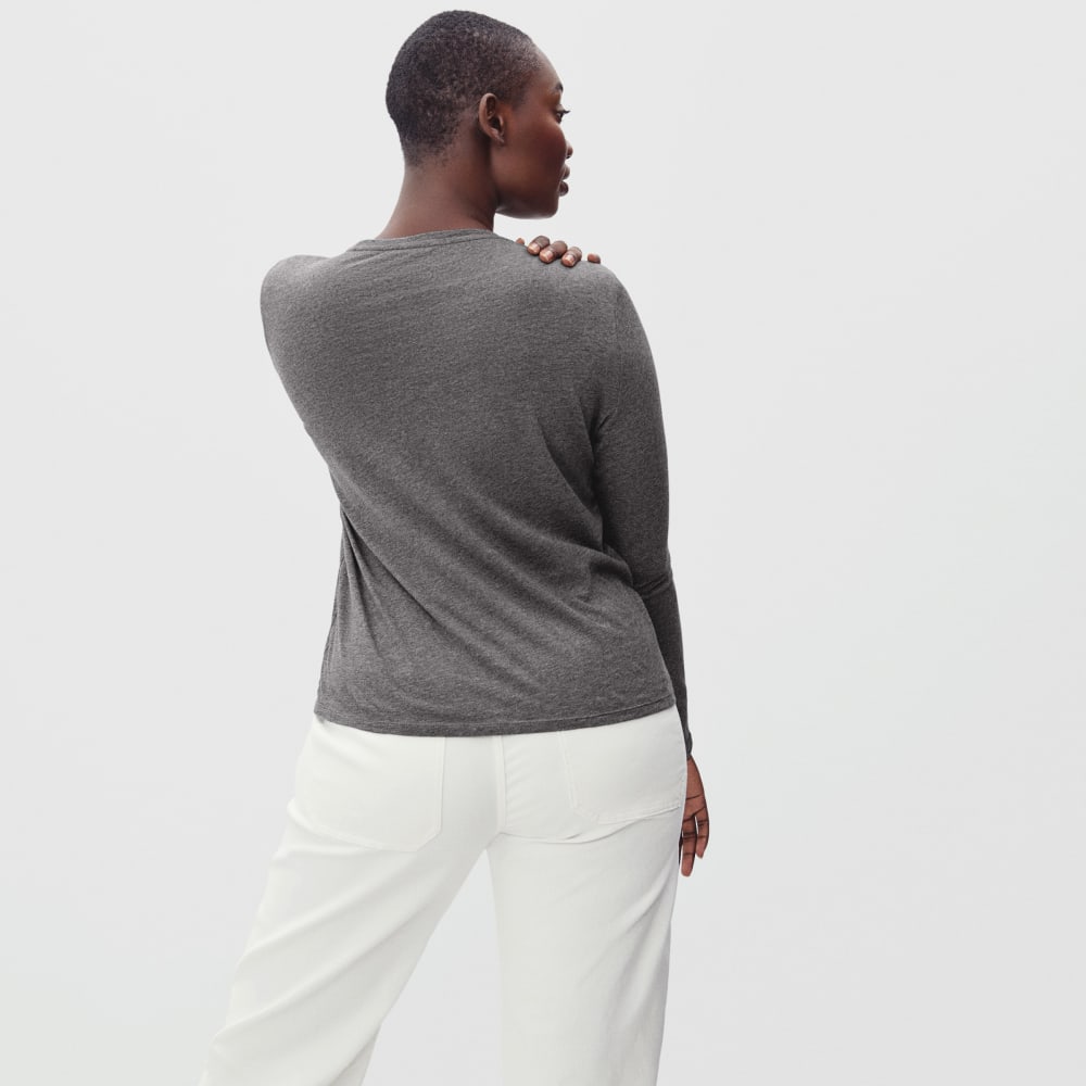 The Organic Cotton Long-Sleeve Crew in Charcoal — detail view