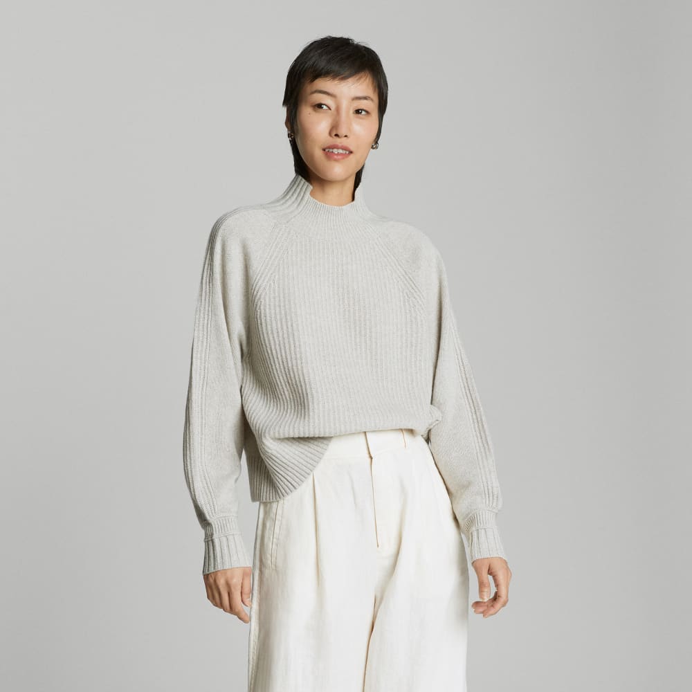 The Cashmere Ribbed Turtleneck in Pale Heathered Grey — front view