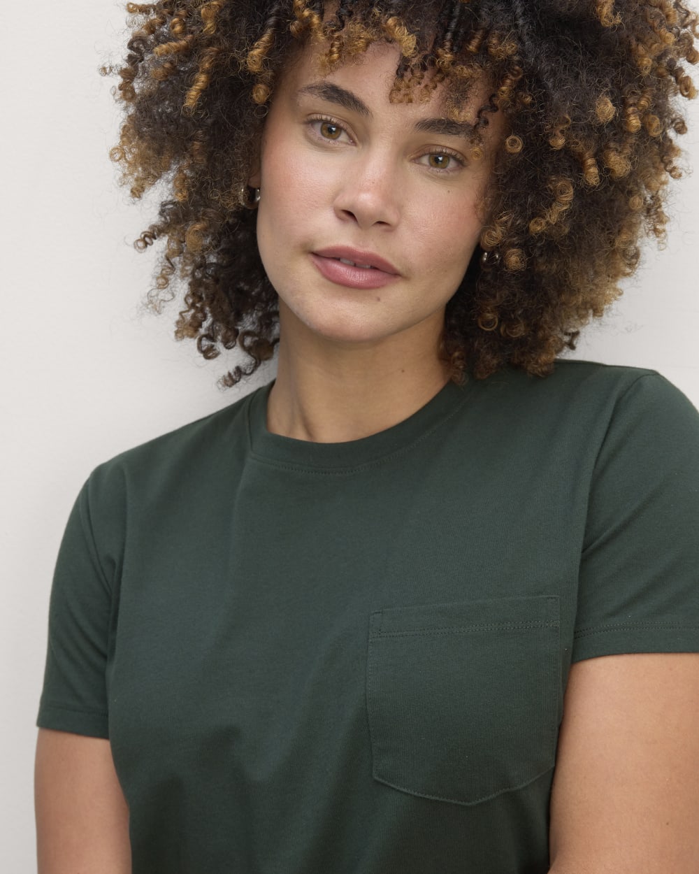 The Box-Cut Tee in Essential Cotton in Scarab — detail view