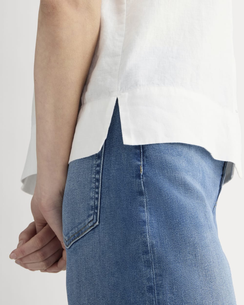 The Notch Shirt in Linen in White — detail view