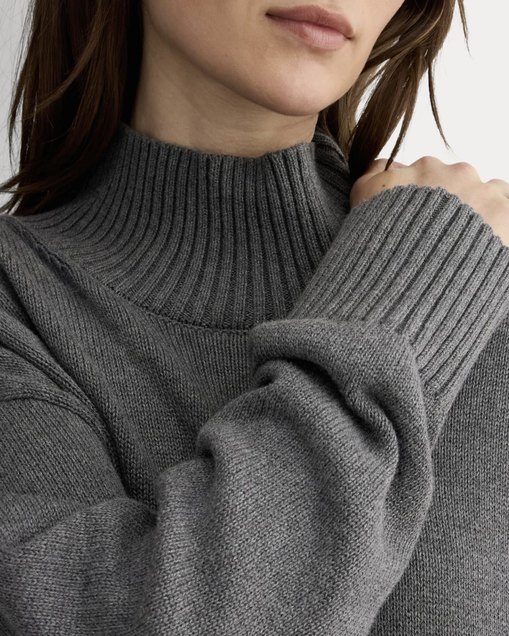 The Boxy Turtleneck in Everyday Cotton in Heathered Charcoal — detail view