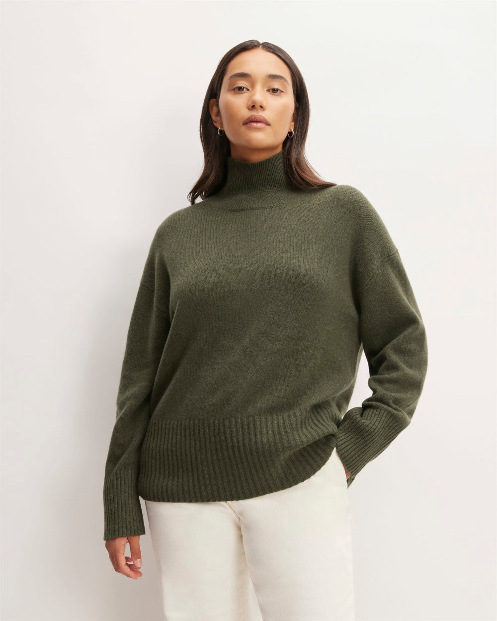 The Cashmere Oversized Turtleneck in Kambaba — front view