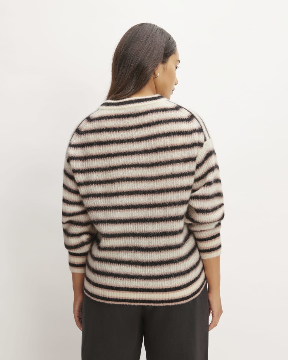 The Cocoon Crew in Alpaca in Heathered Black / Cafe Creme / Bone — detail view