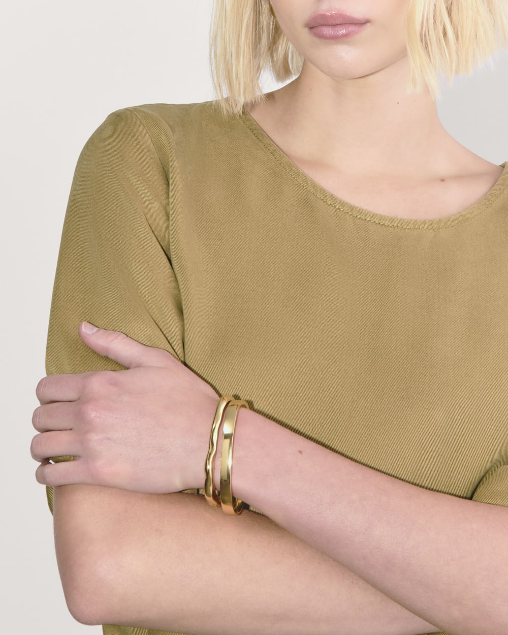 The Relaxed Tee in Buttersoft in Fennel Seed — detail view