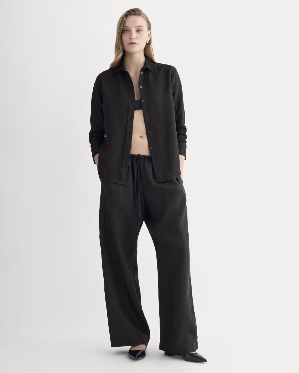 The Drawstring Pant in Linen in Black — front view