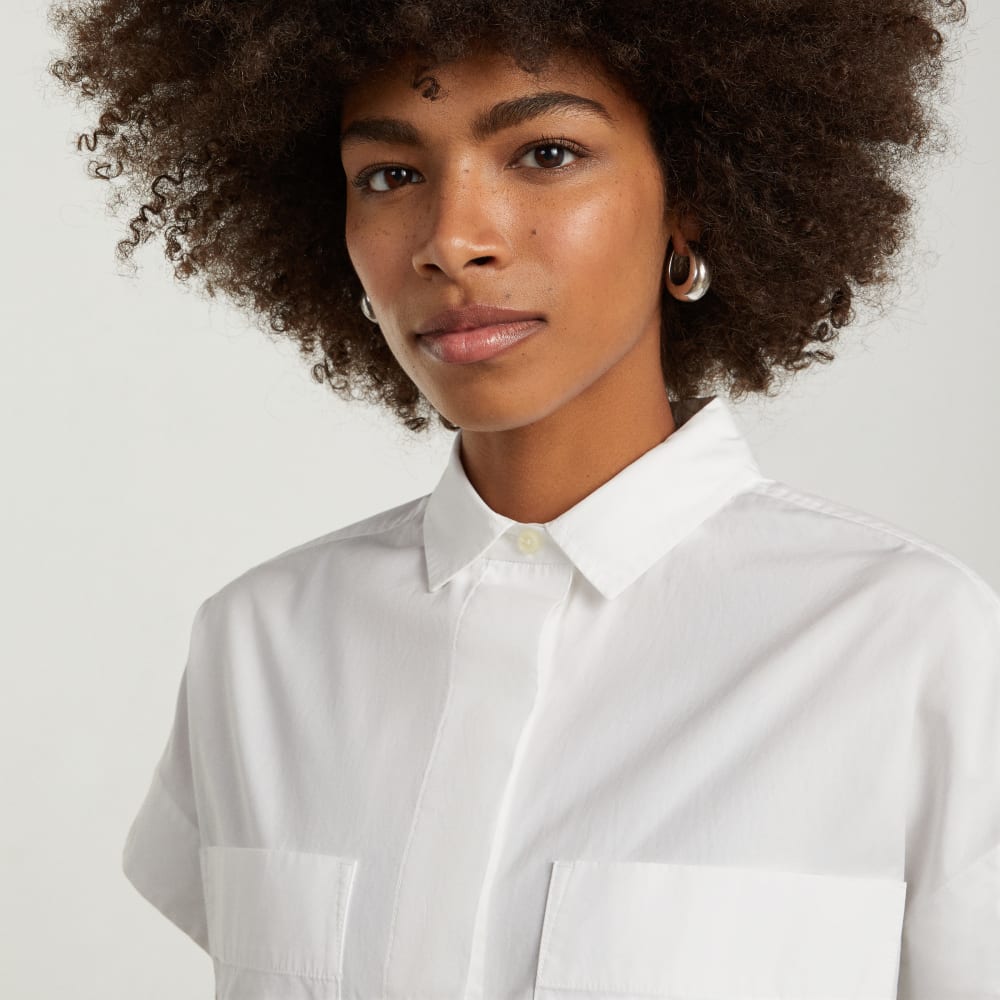 The Short-Sleeve Box Shirt in White — detail view