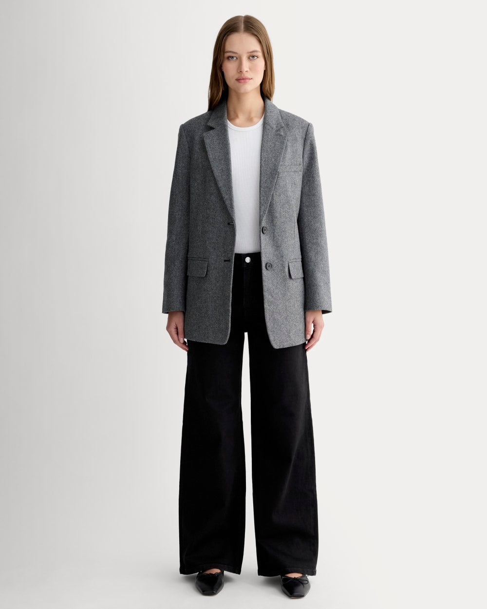 The Oversized Blazer in Wool in Grey Herringbone — detail view