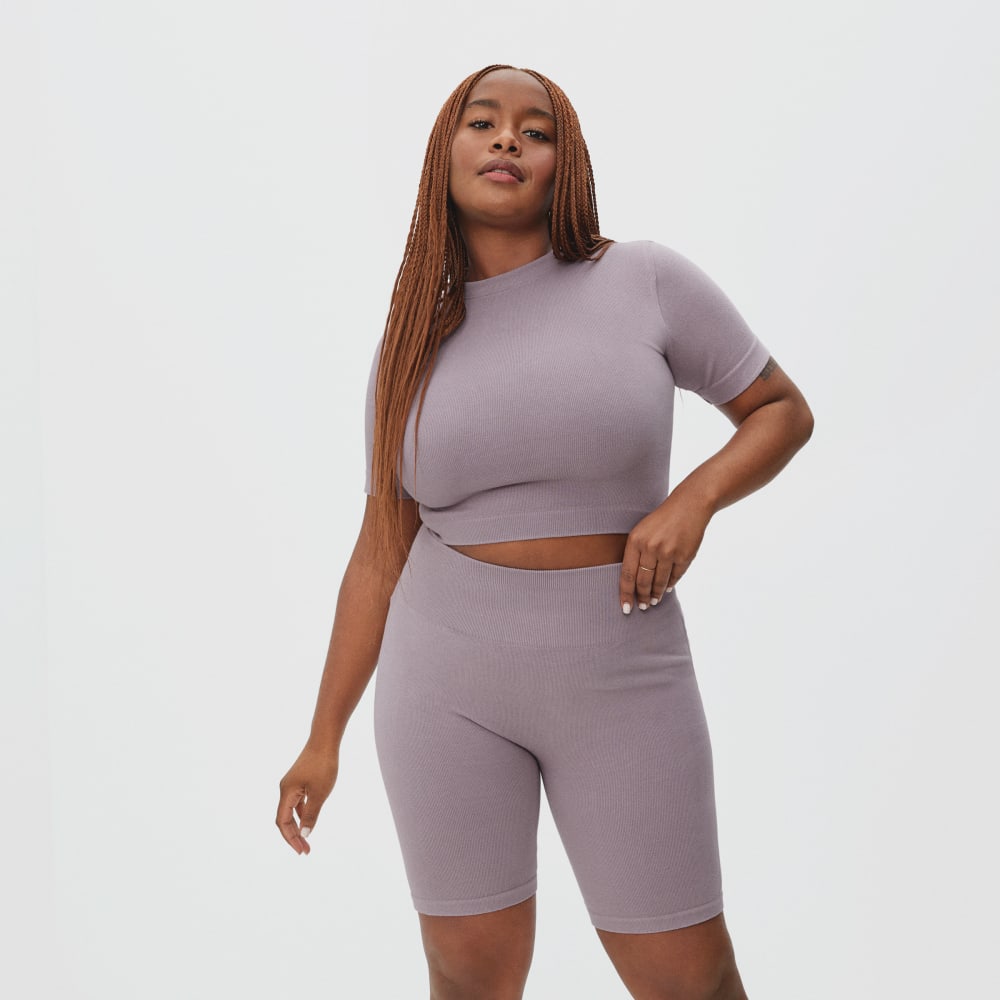 The Seamless Tee in Dusty Lavender — detail view