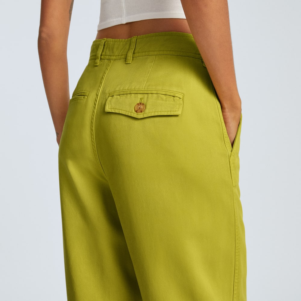 The Chino in Buttersoft in Key Lime — detail view