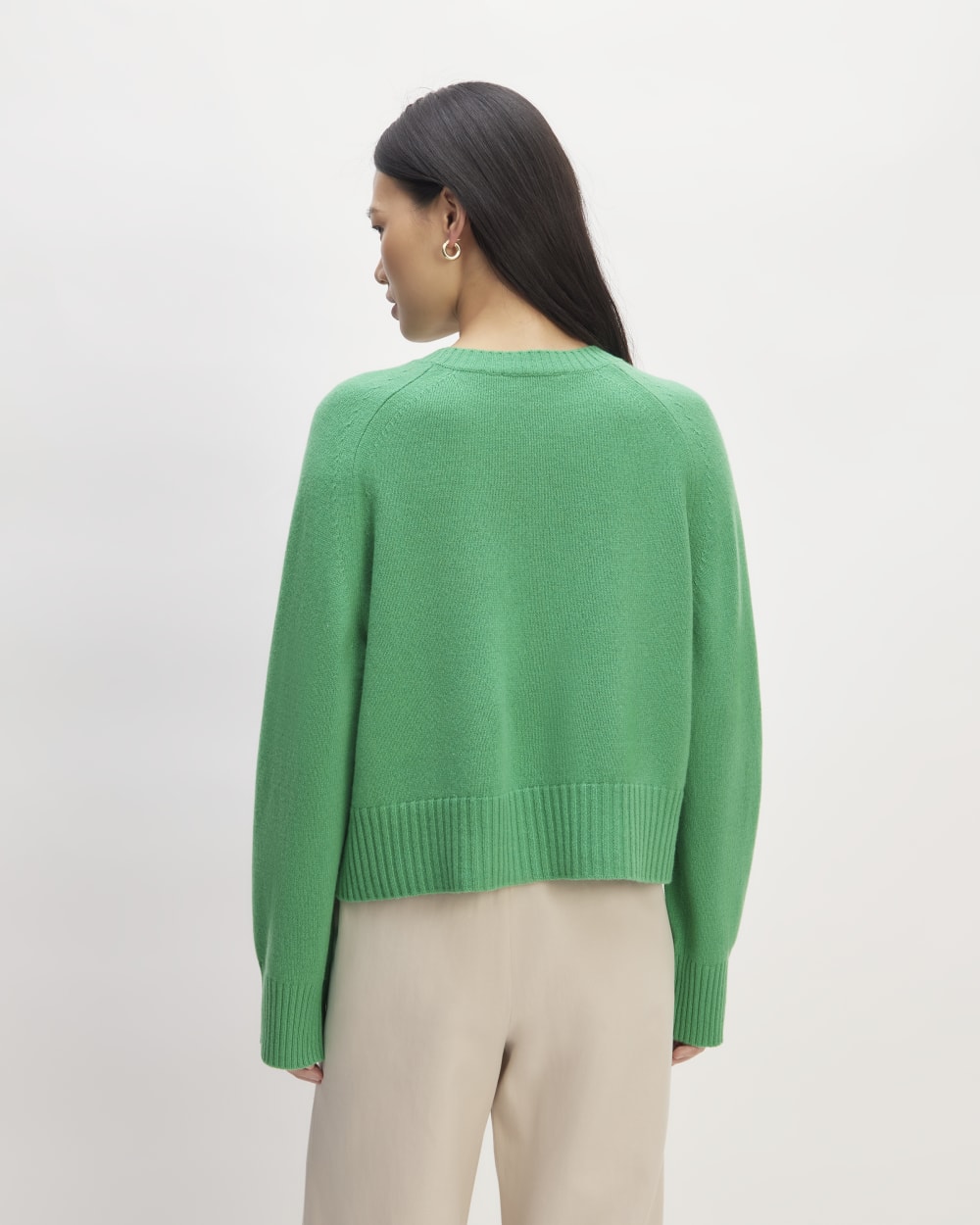 The Cashmere Boxy Crew in Bright Jade — detail view