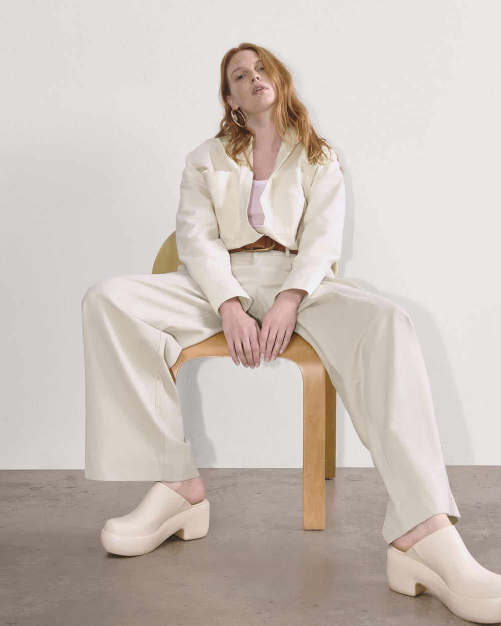The Draper Pleated Pant in Buttersmooth in Sandstone — detail view