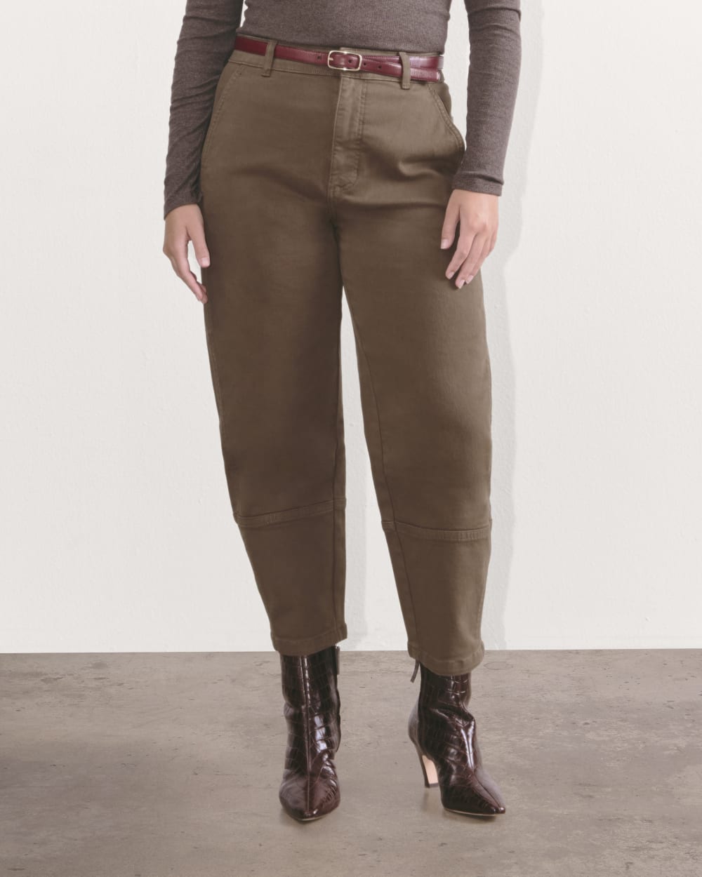 The Utility Barrel Pant in Cocoa — detail view