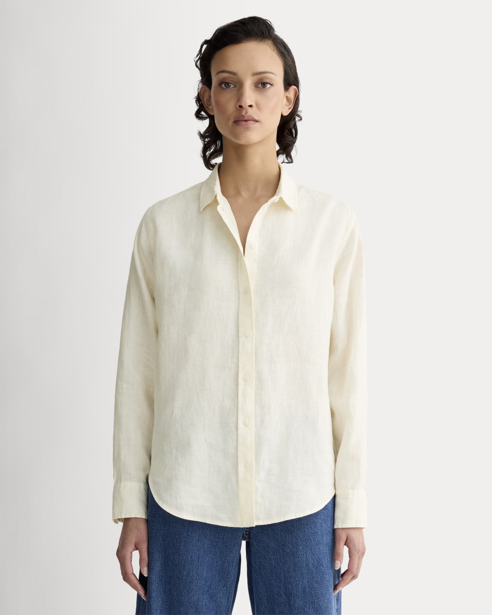 The Must-Have Shirt in Linen in Bone — front view